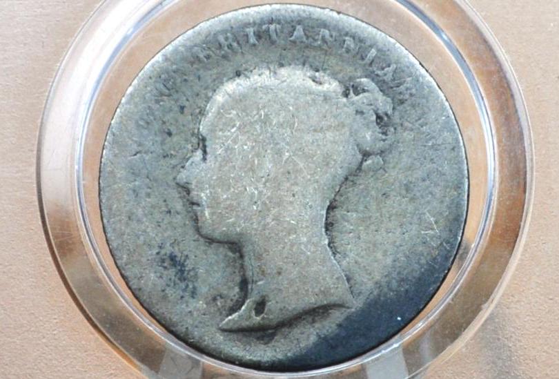 1845 Fourpence Great Britain 4 Pence Silver - G (Good) Condition - UK 4 Pence Silver 1845 - Queen Victoria / Victorian Era - Image 2