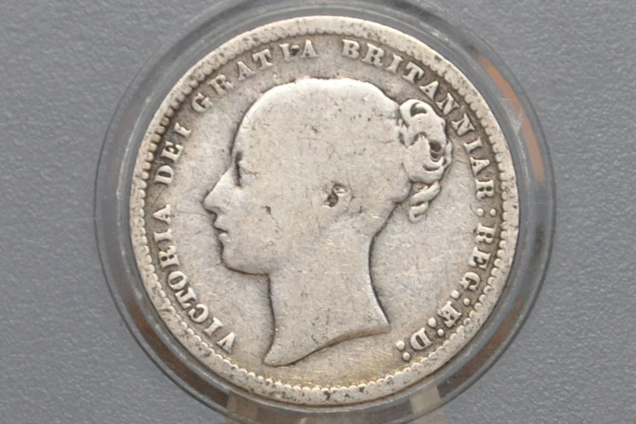 1872 Great Britain Silver 1 Shilling UK One Shilling 1872 Die No 10 - Queen Victoria - Great Details - Old Silver Shilling - Image 2