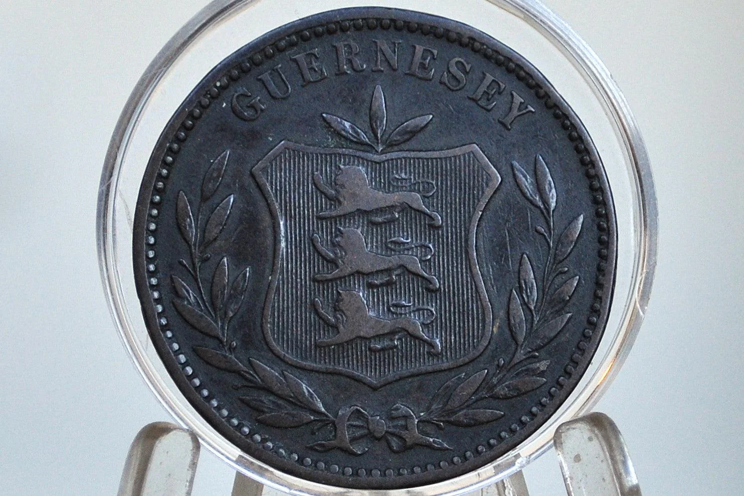 1889 Guernsey 8 Doubles - VF/XF Grade / Condition - Rare Coin, Only 222k Minted! Guernsey Coins - Image 2