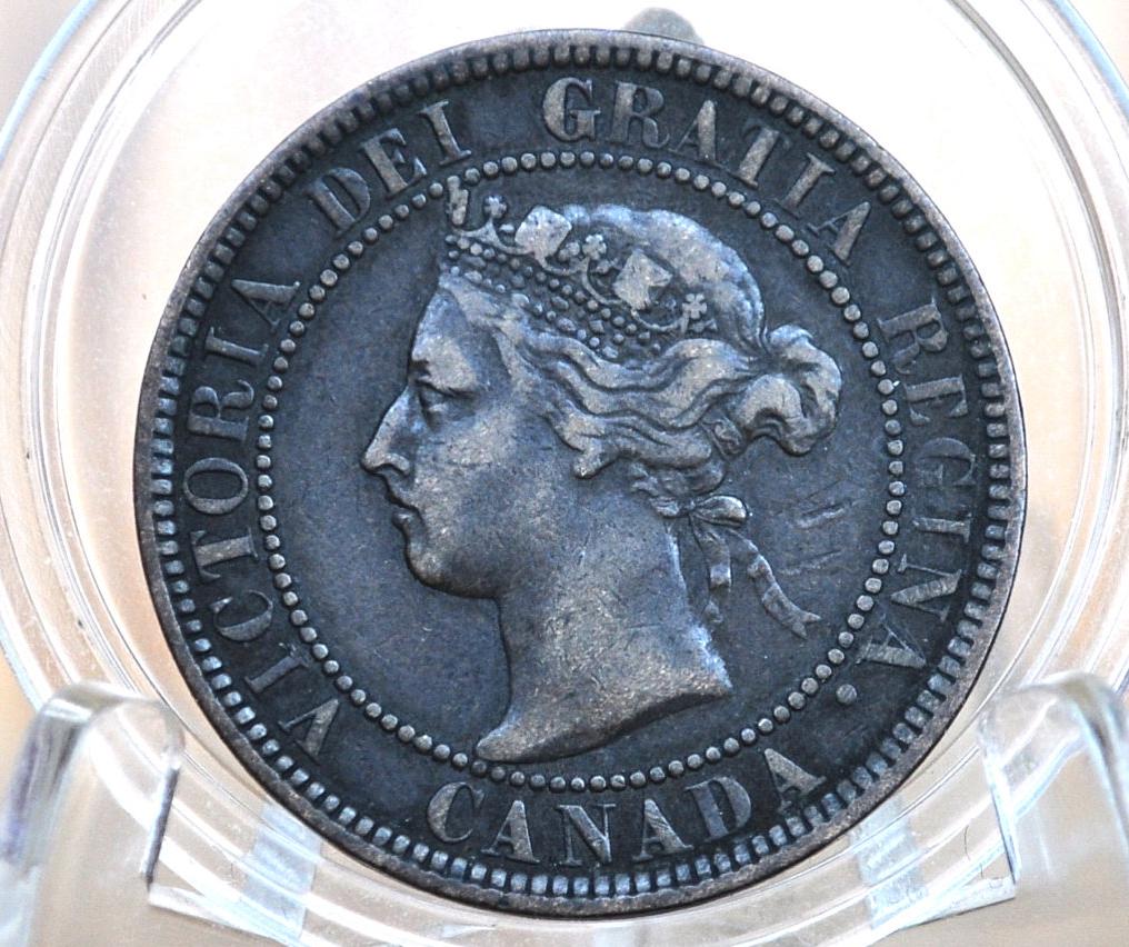 1901 Canadian Cent - VF-XF (Very to Extremely Fine) Condition - Queen Victoria - One Cent Canada 1901 Large Cent - 1901 One Cent - Image 4