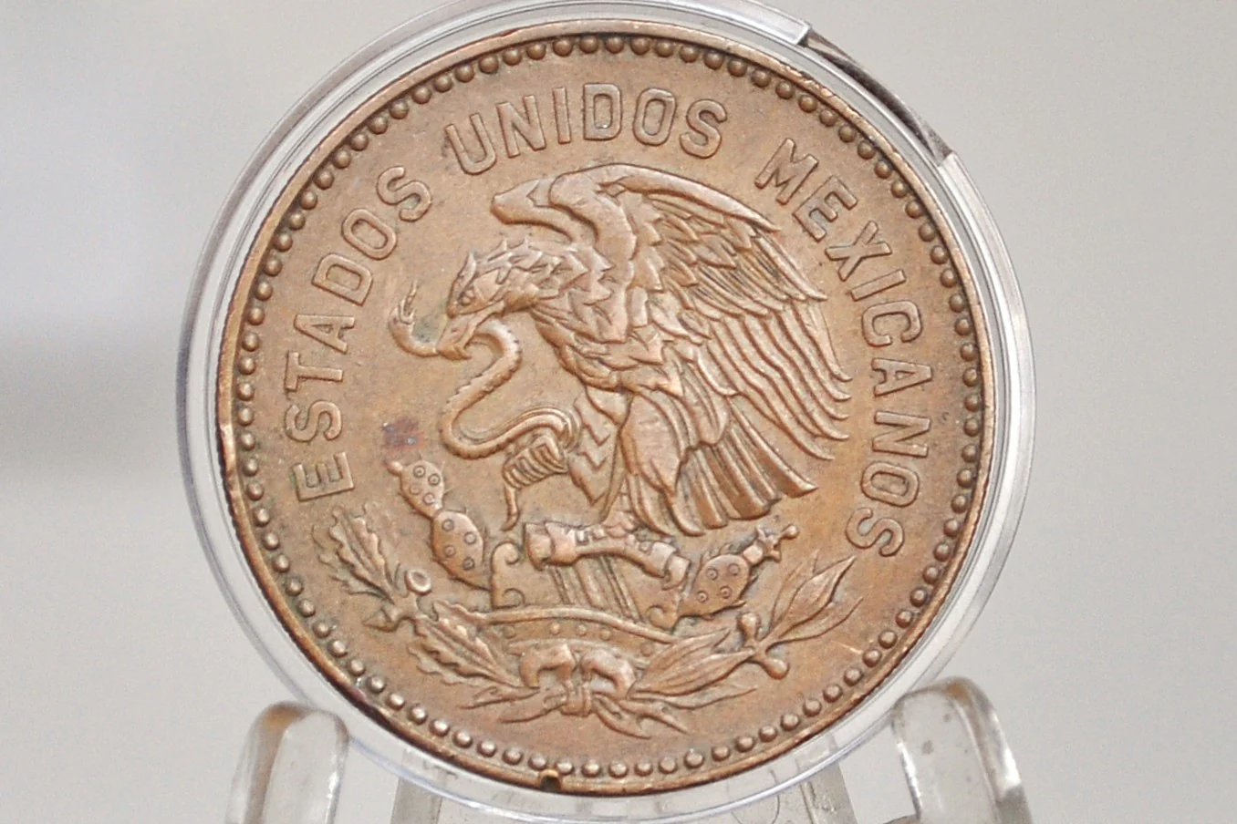 1956 Mexico Fifty Centavos Cincuenta Bronze Cuauhtémoc Aztec Design - Image 2