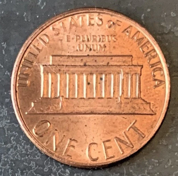 1982 Lincoln Memorial Penny Cent - Large Date - Fantastic Condition - 40th Anniversary - Collectible Coin - Image 3