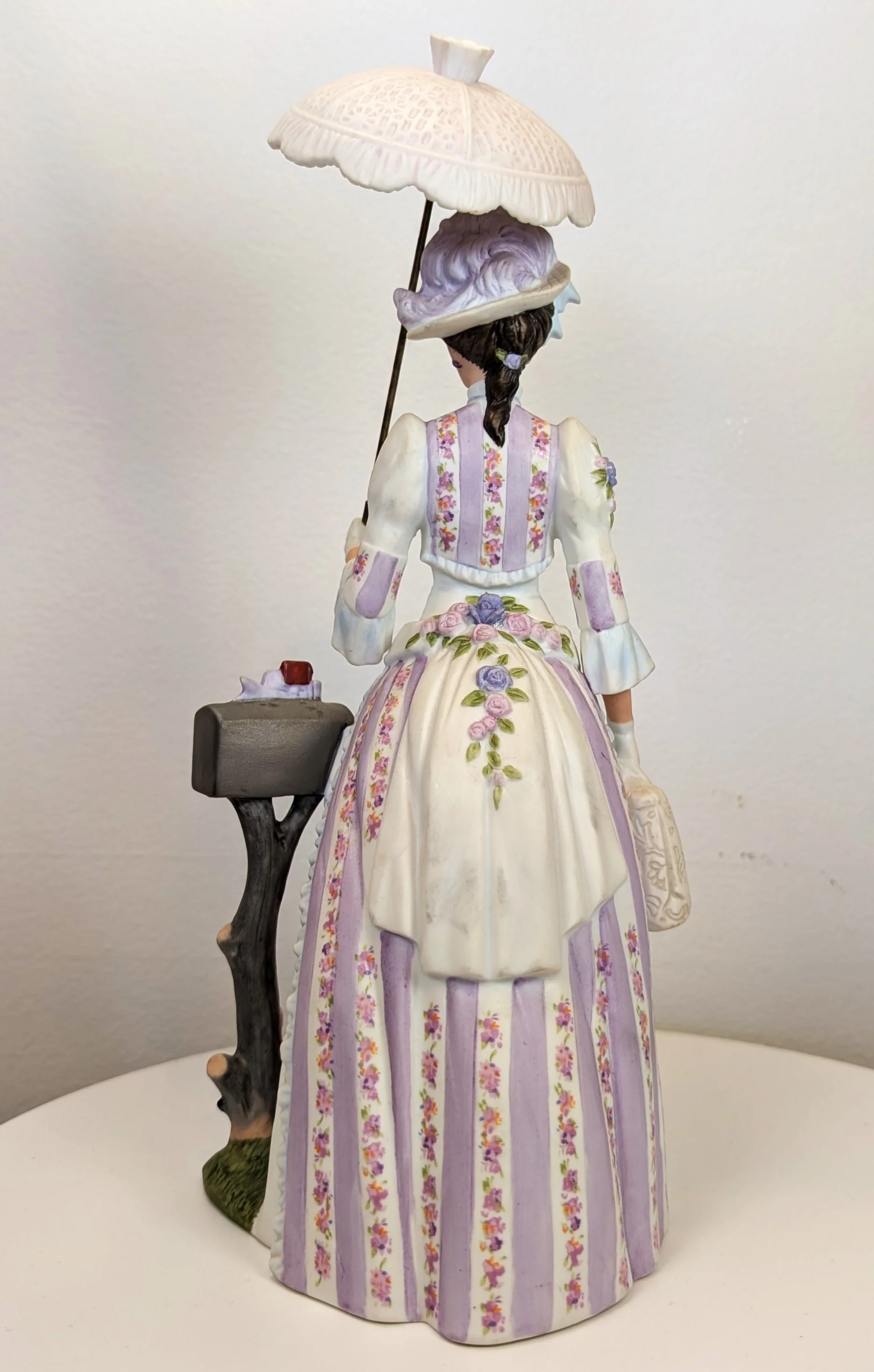 1988 Avon Mrs. Albee Award Porcelain Figurine - Umbrella & Mailbox - Like New, No Box - Avon Presidents Club Award 1988 - Image 2