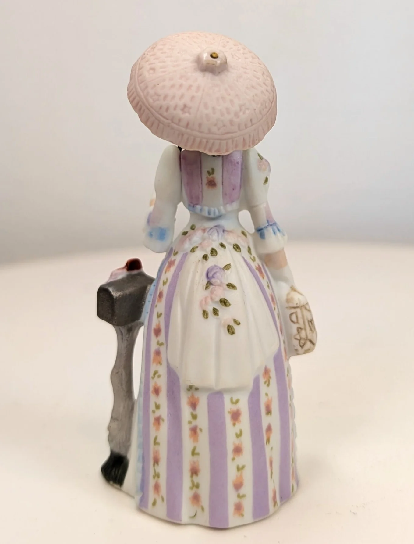 1988 Avon Mrs. Albee Award Porcelain Figurine - Umbrella & Mailbox - Like New, No Box - Avon Presidents Club Award 1988 - Image 3
