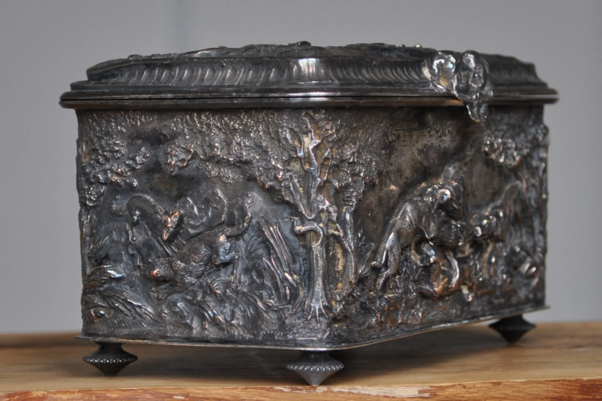 Antique Silverplated Boar Hunting Box - Trinket/Jewelry Box - Treasure Chest - Purple Mesh Inside - Image 2