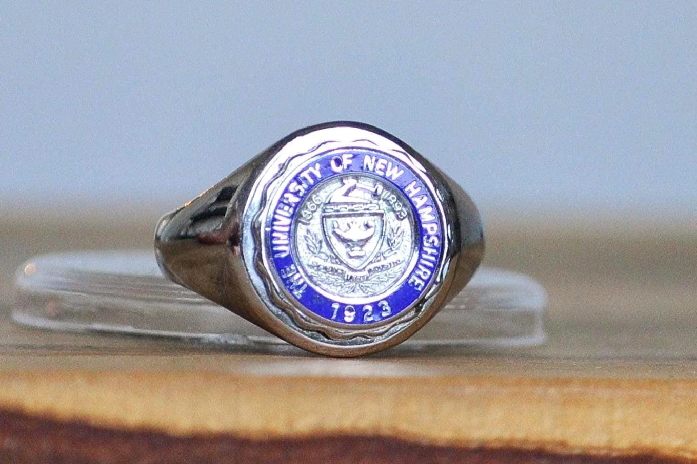 Antique Sterling Silver 1923 University of New Hampshire Founding Ring - Size 5 - UNH Wildcat Founders Ring 1923 - Image 4