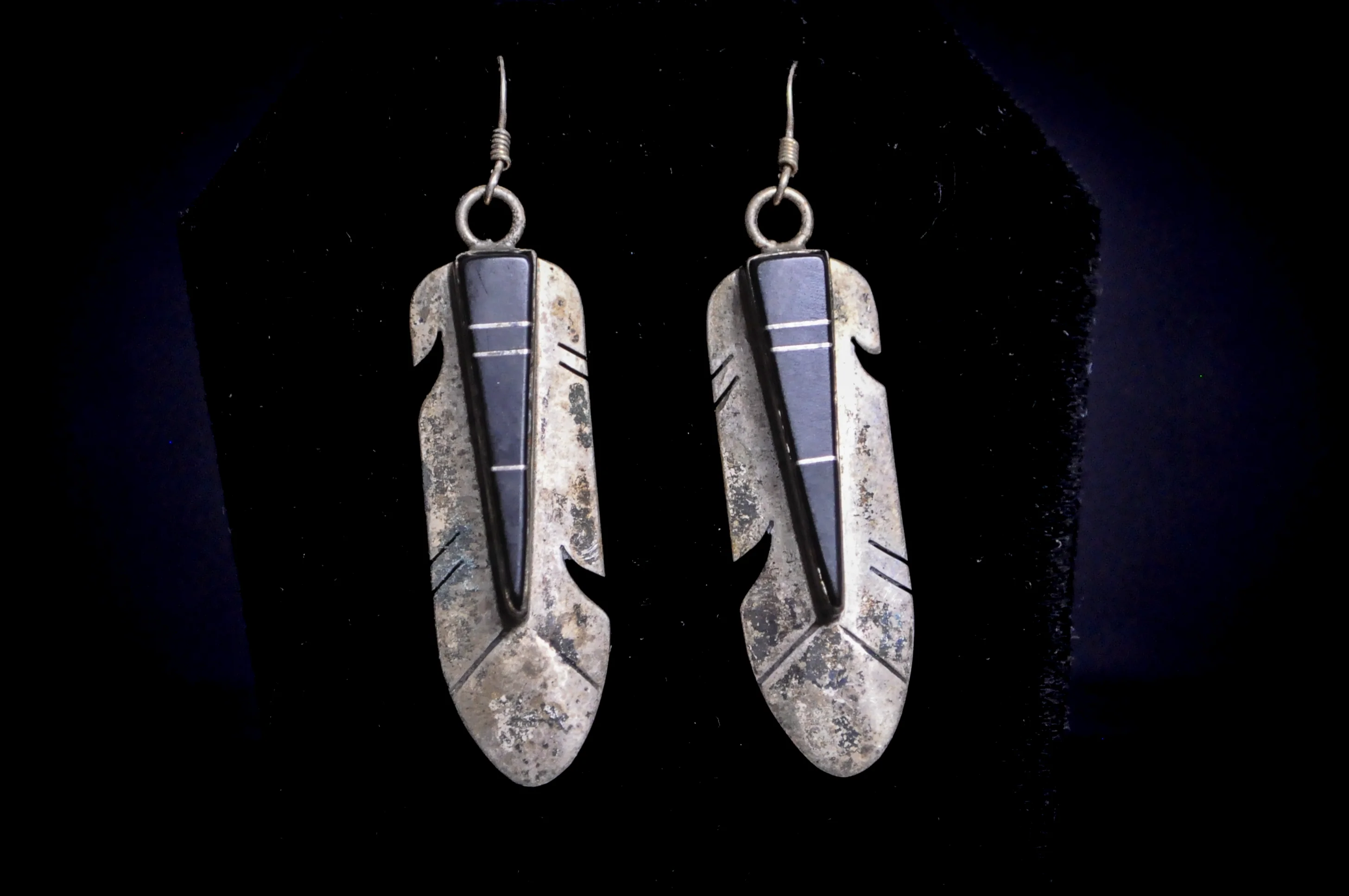 Navajo Yolanda Zah Handcrafted Sterling Silver & Black Onyx Feather Inlay Earrings - Vintage Navajo "YZ" Signed Sterling Silver Black Onyx Feather Dangle Earrings - Image 3