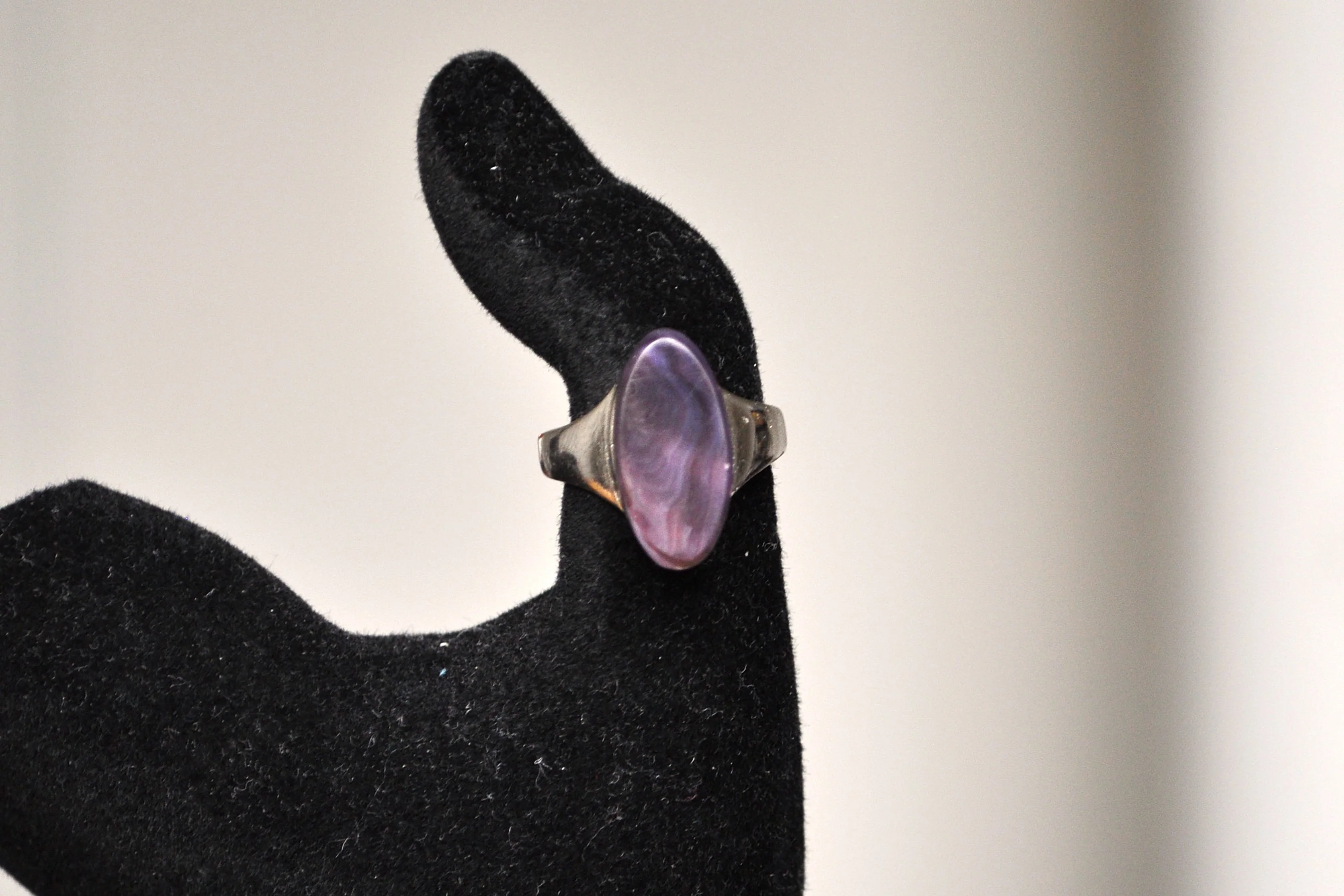 Beautiful Wampum Sterling Silver Skinny Oval Amethyst Ring - Size 5.5 - Wampum Jewelry - Native American Jewelry - Image 2