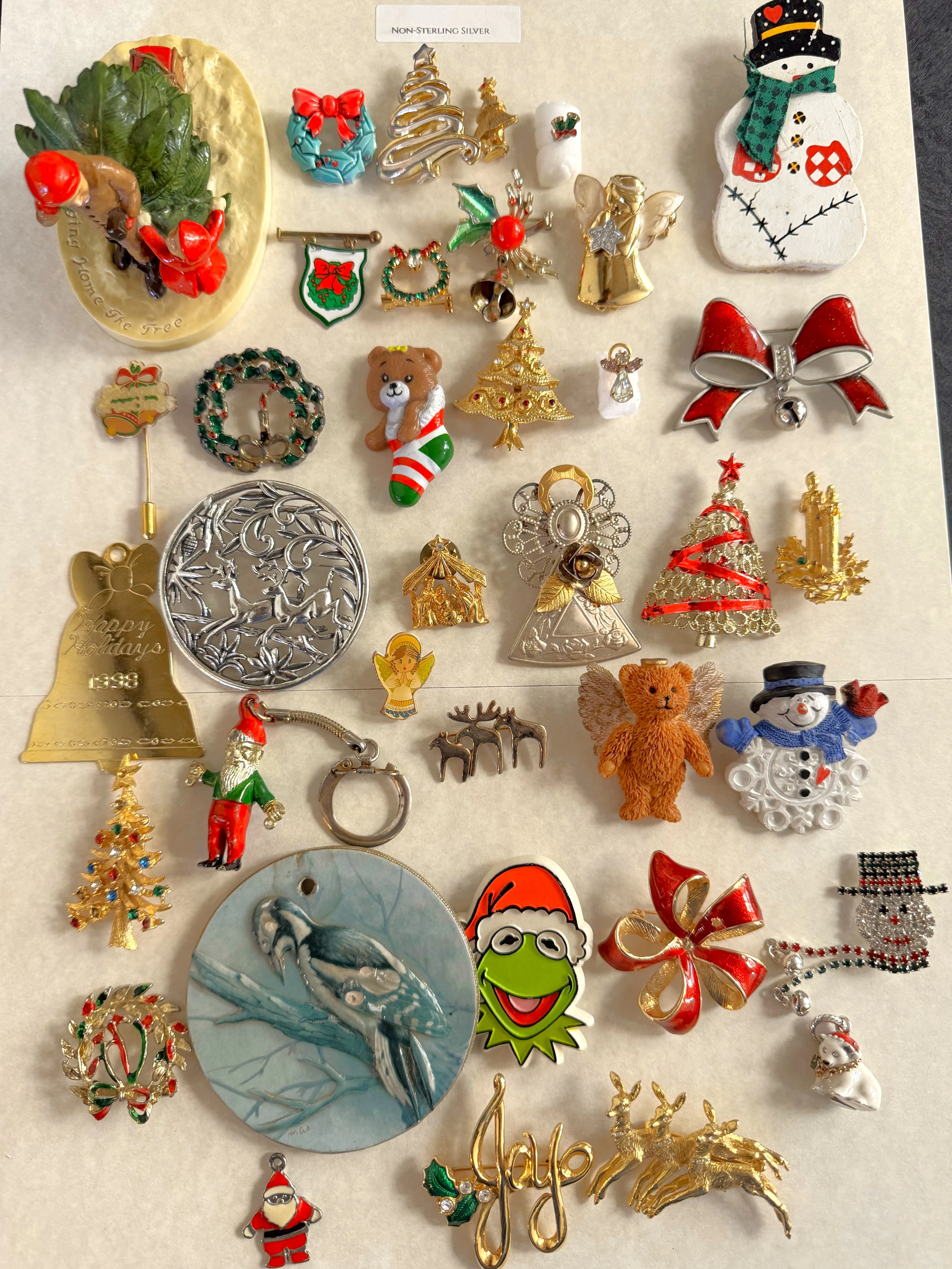 Christmas Jewelry! - Large Lot of Christmas Charms, Pins/Brooches, Ornaments, and More - Sterling Silver, Enamel, Plastic - Image 2