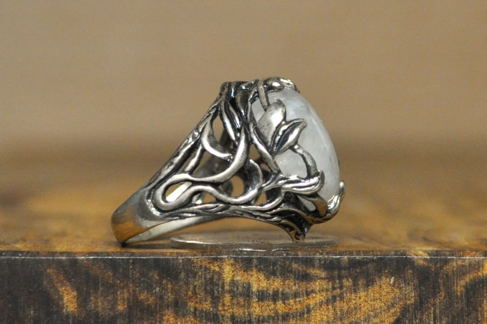 Didae Floral Scrollwork Rainbow Moonstone Silver Ring - Size 8 - Stamped and Tested Sterling Silver - Intricate Scrollwork - Israeli Jewelry - Image 5