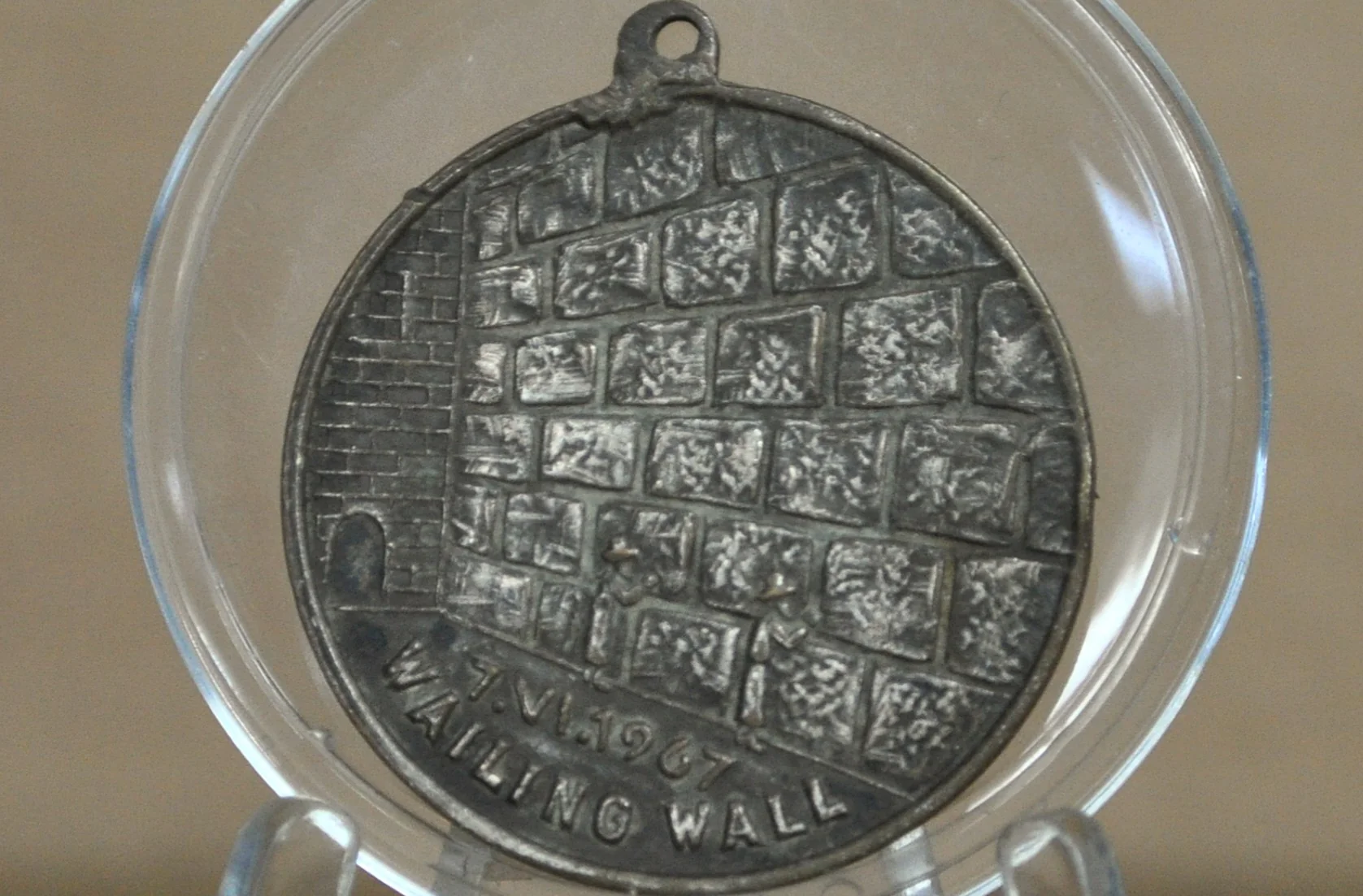 1967 Six-Day War Medallion - Israel and Jerusalem 6 Days War Pendant - 1967 Wailing Wall Reverse - Image 2
