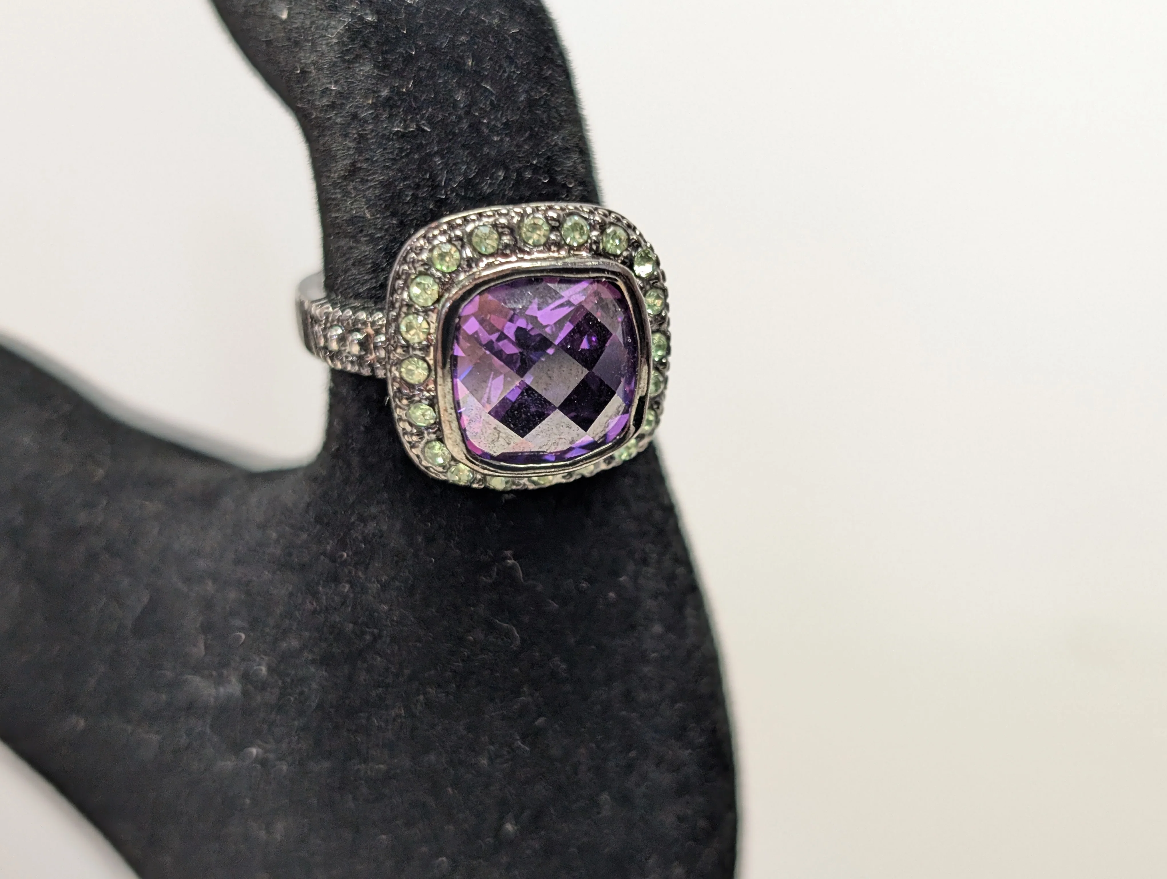 Incredibly Detailed Green Sapphire & Amethyst Ring - Size 7 - Heart Cutout Dome - Image 2