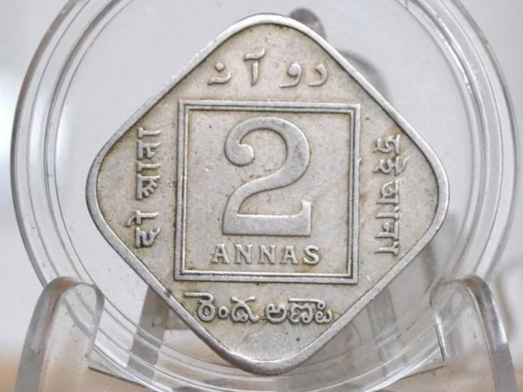 India 2 Annas 1935 - VF Condition - 1935 India 2 Annas - King George V - - Image 2