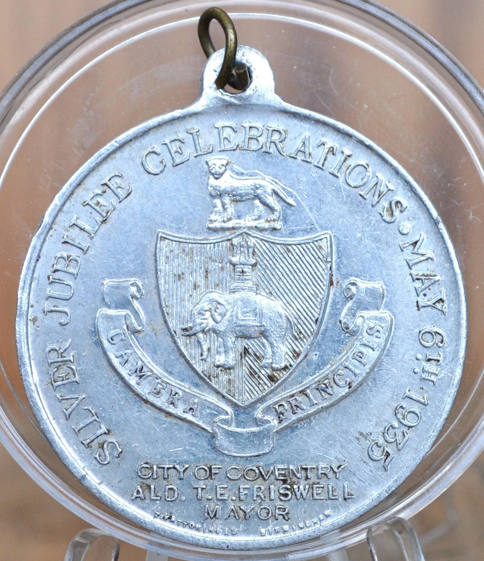 King George V & Queen Mary Silver Jubilee Aluminum Medal May 6th 1935 - Vintage Collectible, City of Coventry England - Image 2