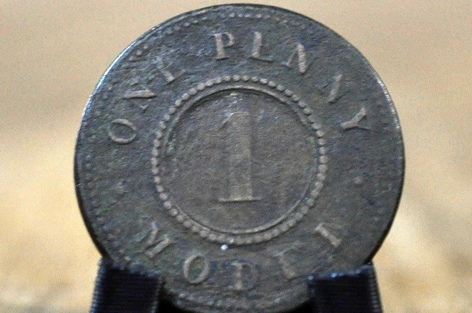 1844 Great Britain Queen Victoria One Penny Model Token Bimetallic - Vintage Queen Victoria One Penny Model Bimetallic Copper & Zinc/Nickel - Image 2