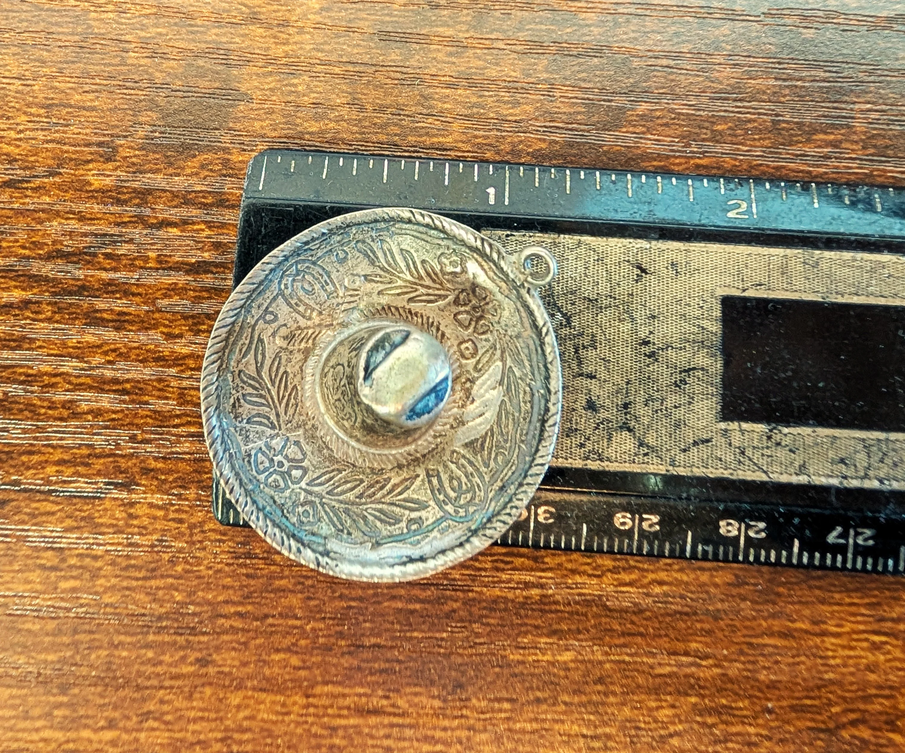 Intricate Vintage Hecho En Mexico Sterling Silver Hallmarked 925 FHC Sombrero Hat Pendant Charm About 5.3 Grams - Image 6