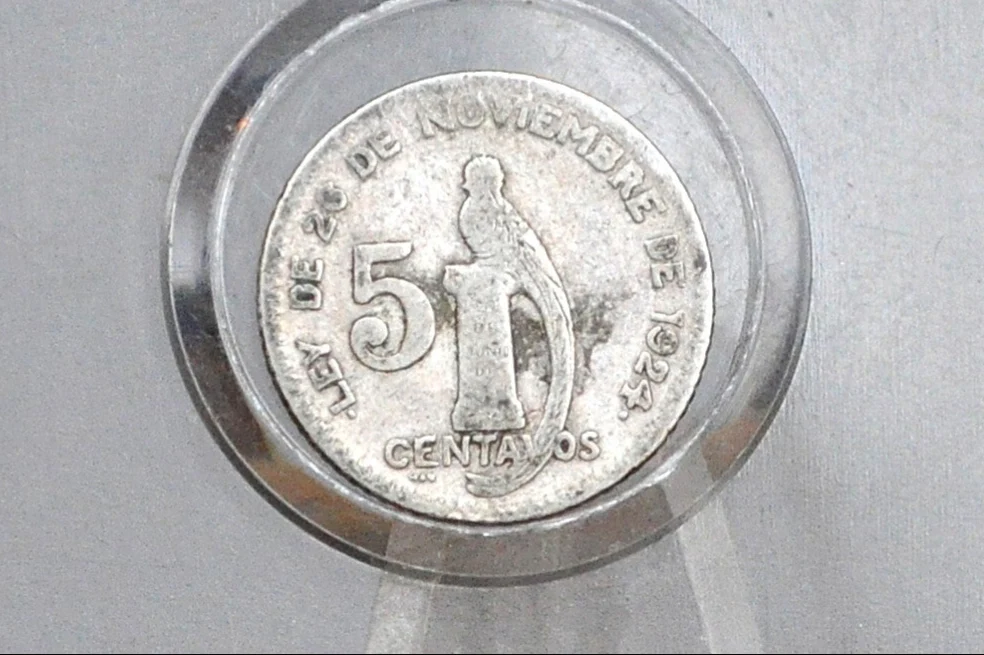 Rarer 1925 Silver Guatemala 5 Centavos - Great Condition - Republic of Guatemala Coin - Guatemala Quetzal - - Image 2