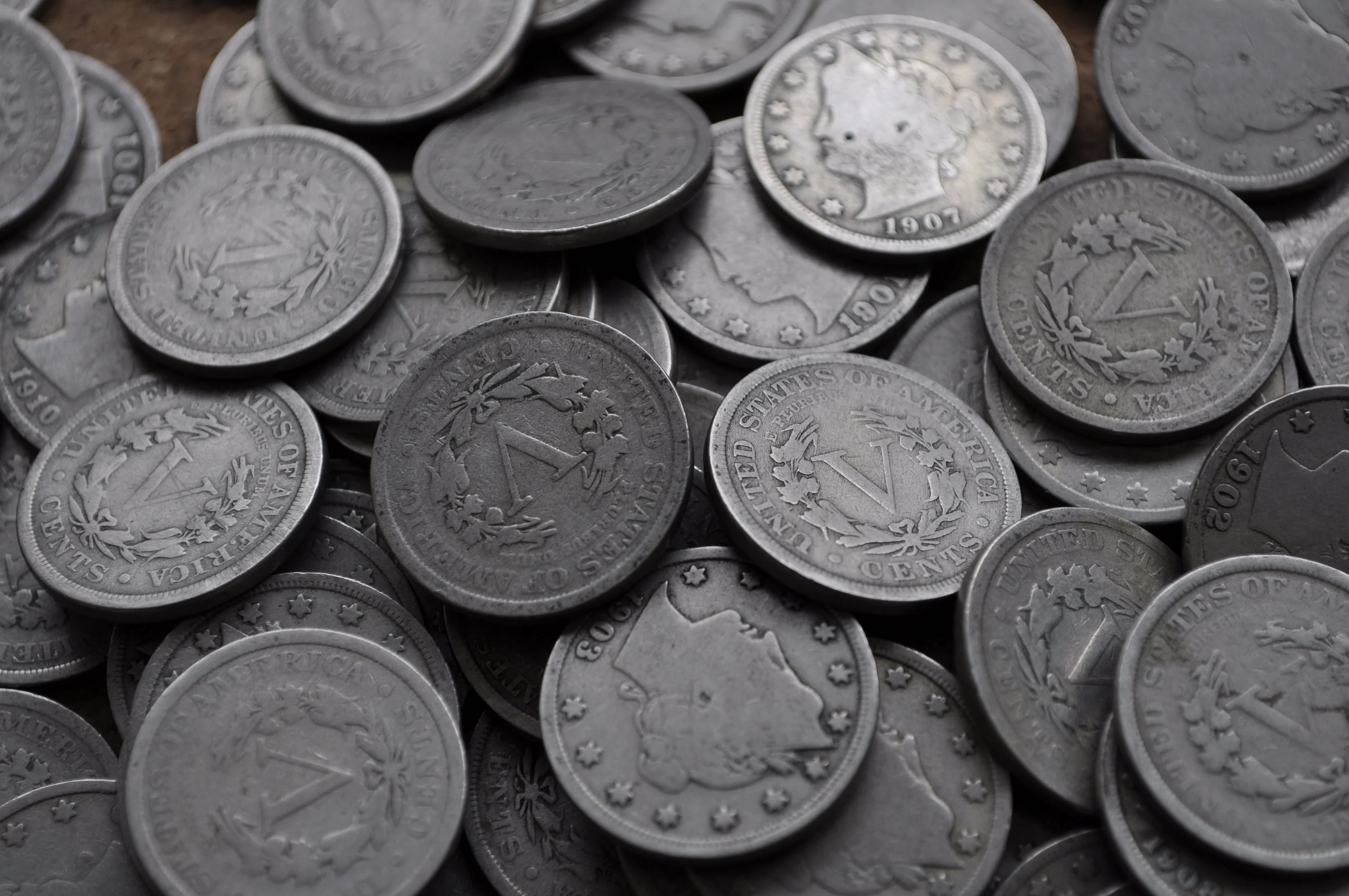 Roll of 40 Liberty V Nickels - 1900 to 1912  -  American Vintage US Coins - Good to Very Good - Liberty Head nickel roll of 40 V Nickels - Image 4