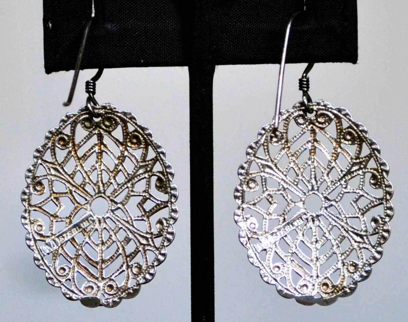 Beautiful Sterling Silver Filigree Dangle Earrings - Stamped M Sterling - Vintage Sterling 925 Dainty Filigree Design Earrings - Image 2