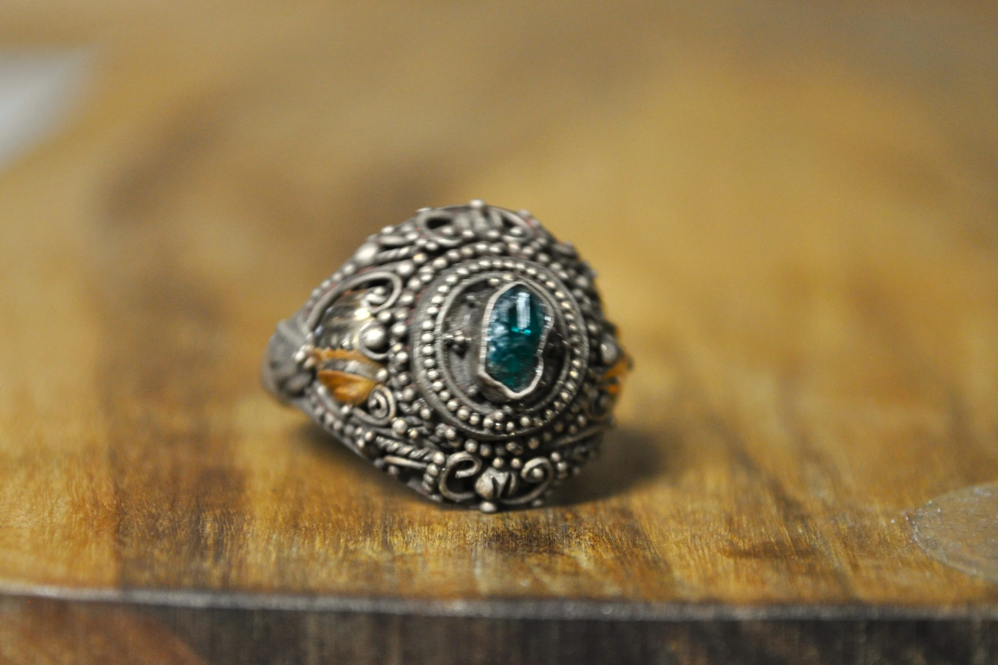 Unique Jagged Cut Emerald Ring - Size 7.5 - Stamped and Tested Sterling Silver - Ornate Scrollwork - Soldered Raindrop Design - Image 2