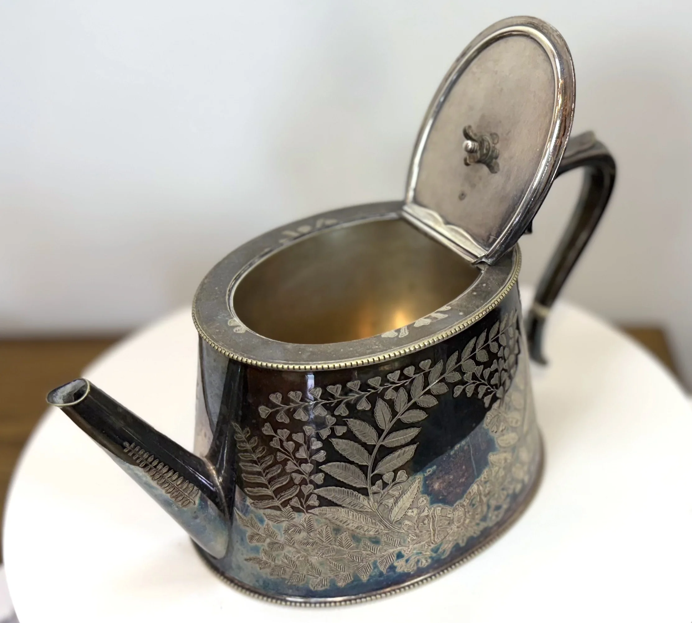 Vintage Teapot with Engraved Bird and Foliage, by George Richmond Collis & Co. - Antique Elegant Silver Teapot with Nature-Inspired Engravings - Image 3