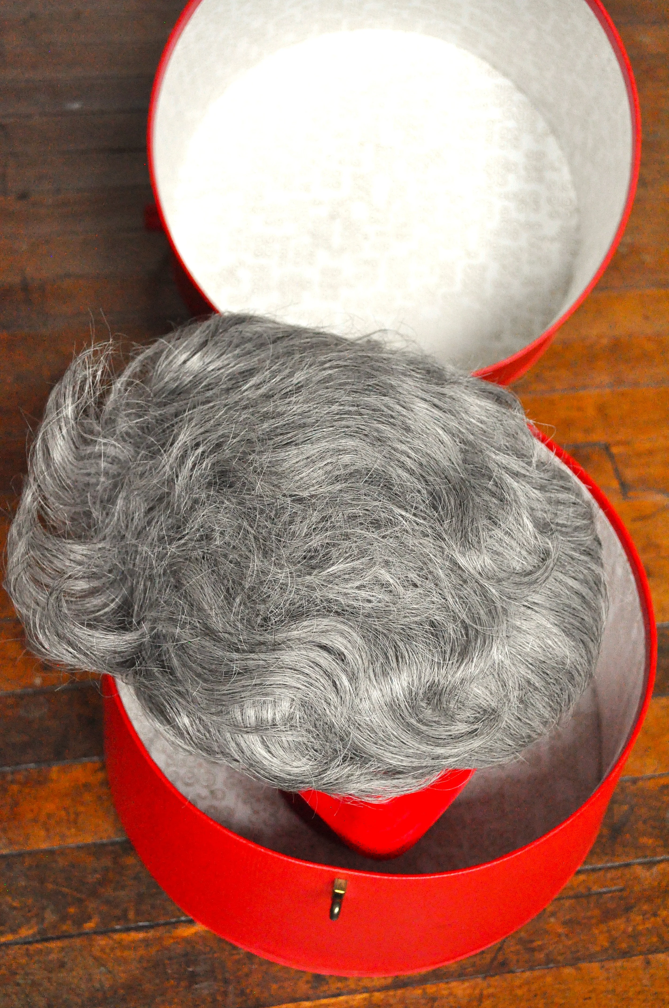 Vintage Everbest Hollywood Florida 1960s Crimson Red Wig Box - Contains Mannequin Head - Wig Not Included - Lockable Red Wig Box - Image 9