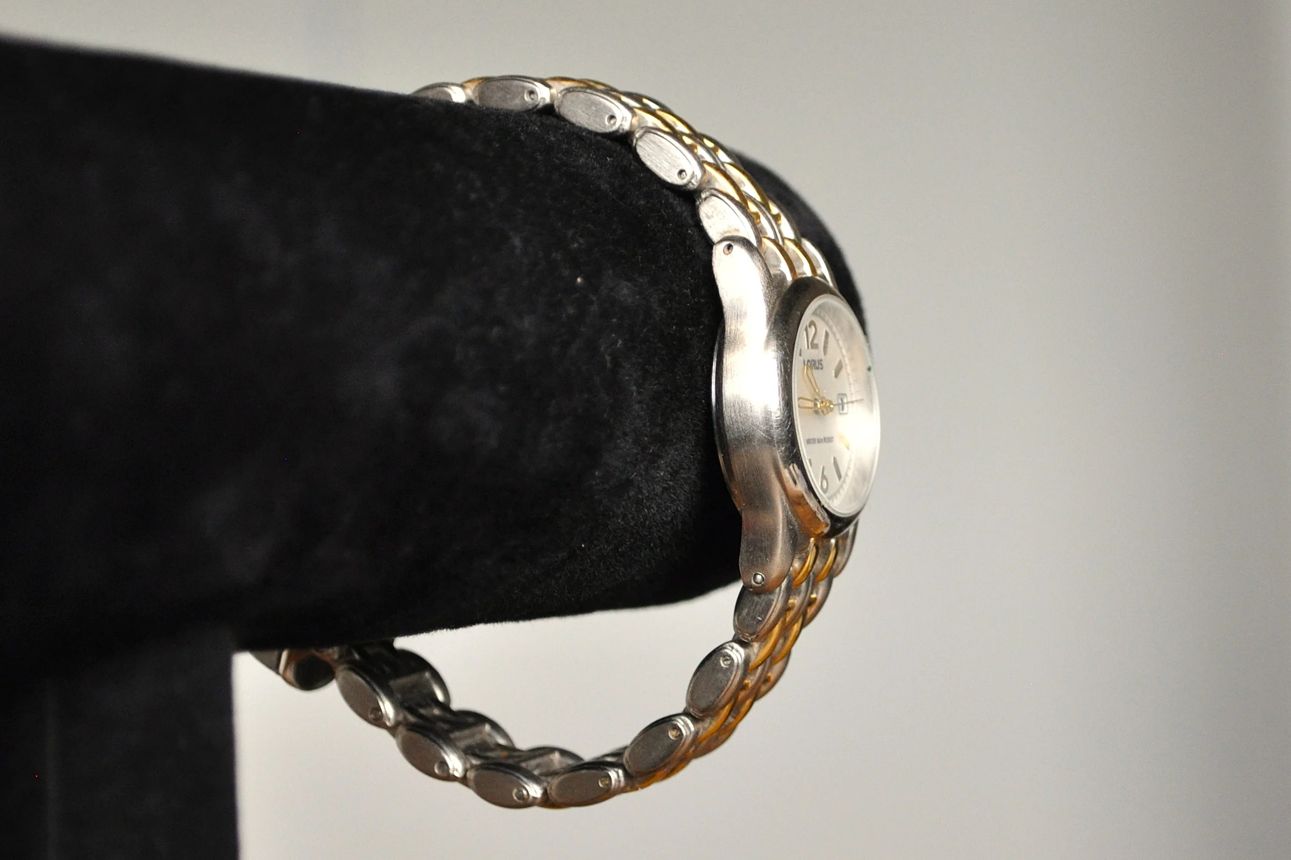 Scarce Stainless Steel Silver Tone Lorus Date Watch - Silver and Gold Tone Band - Working! - Water Resistant - Image 2